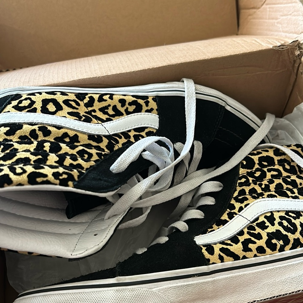 Leopard vans